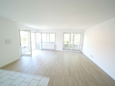 Schöne, helle und moderne 4,5 Zi. Wohnung frisch renoviert, 72581 Dettingen an der Erms, Wohnung