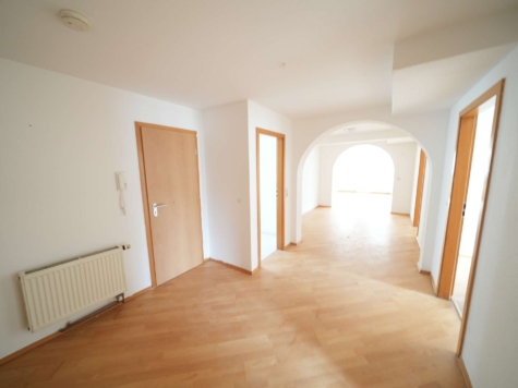 Großzügige 4,5 Zi. Whg. mit großem Garten im Zentrum von Dettingen, 72581 Dettingen Erms, Wohnung